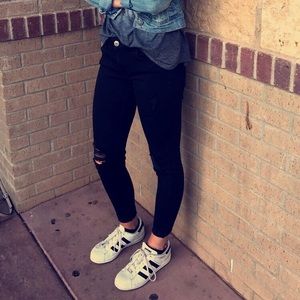 black skinny jeans